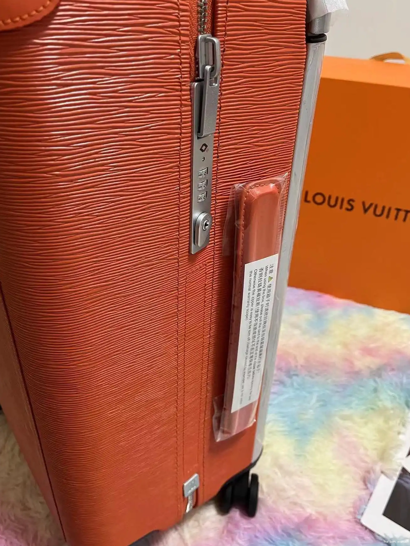 CUSTOM CABIN HORIZON 37L 55 SUITCASE ORANGE 0627